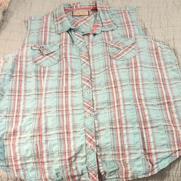 ? Tops - Sleeveless Plaid Button-Up Shirt